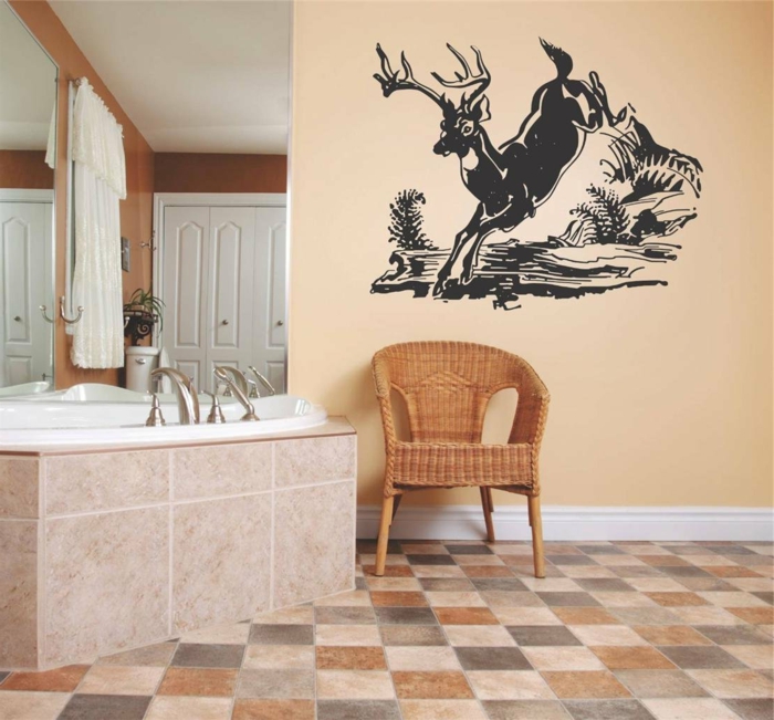 vinilos cocina, decoración de paredes con vinilo de ciervo corriendo, baño con bañera y baldosas marrón y beige