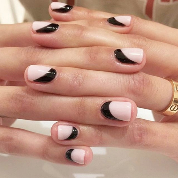 decoracion de uñas, uñas en rosado y negro, combinación de colores refinada, uñas cortas cuadradas