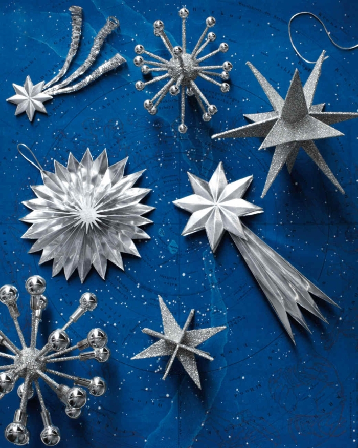como hacer una estrella, adornos para el árbol de Navidad preciosos, cometas y estrellas en gris con brocado color plata