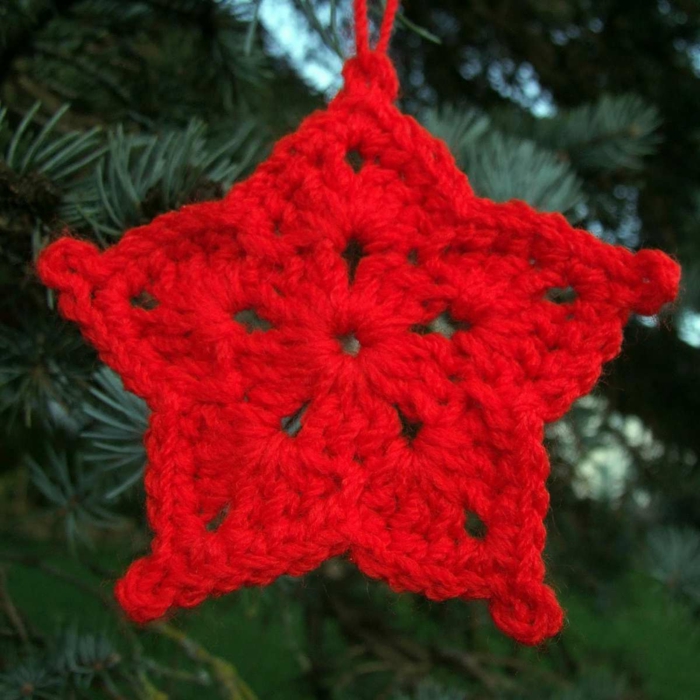 estrellas de navidad, motivo navideño de tejido a crochet en color rojo, adorno en forma de estrella para colgar en el árbol