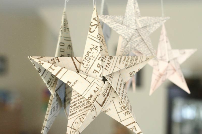 como hacer estrellas de papel, adornos colgantes en forma de estrellas de cinco puntos, manualidades de papel reciclada