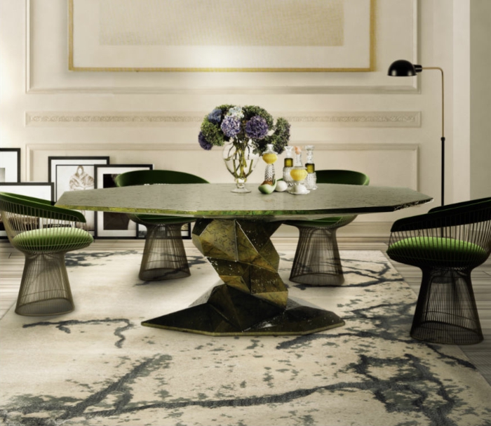 salon comedor, propuesta atrevida con una mesa verde y oval muy original, sillas moderna, alfombra en blanco y gris y decoración de flores