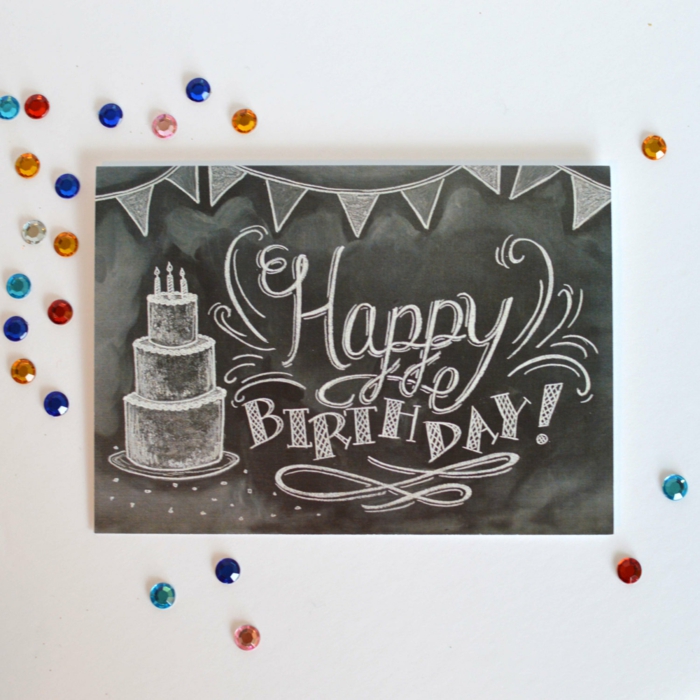 feliz cumpleaños amor, tarjeta de cumpleaños original en blanco y negro con guirnalda y pastel, dibujada a mano