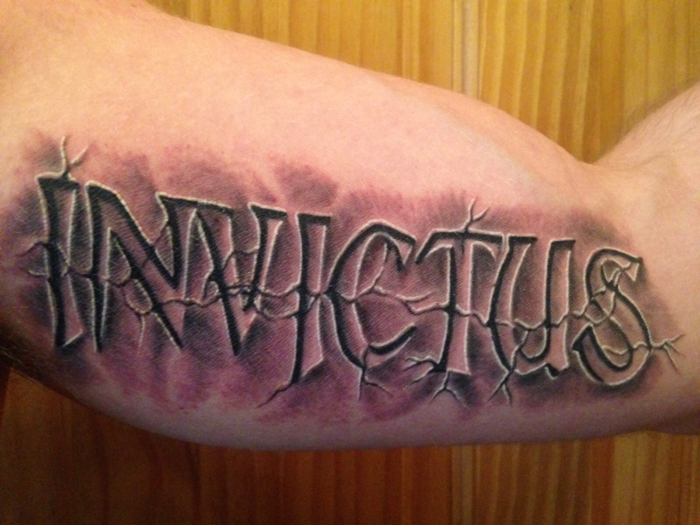 tatuajes frases, ida de tatuaje para el brazo hombre, una sola palabra, letras mayúsculas con efecto 3d, negro y rojo