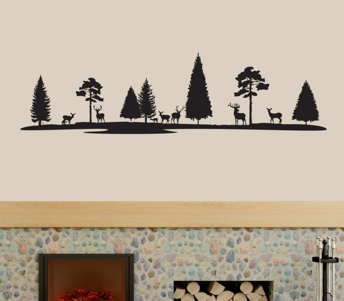 pegatinas pared, salón con chimenea de piedra, vinilo negro, bosque con pinos y ciervos, pared beige
