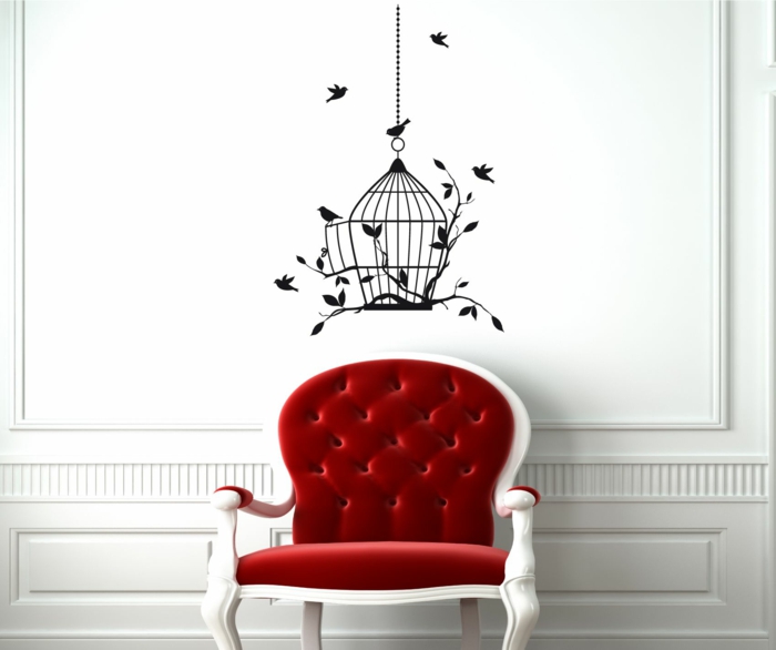 pegatinas pared, decoración de salones con silla tapizada en rojo, pared con madera blanca, vinilo negro con pajarera abierta