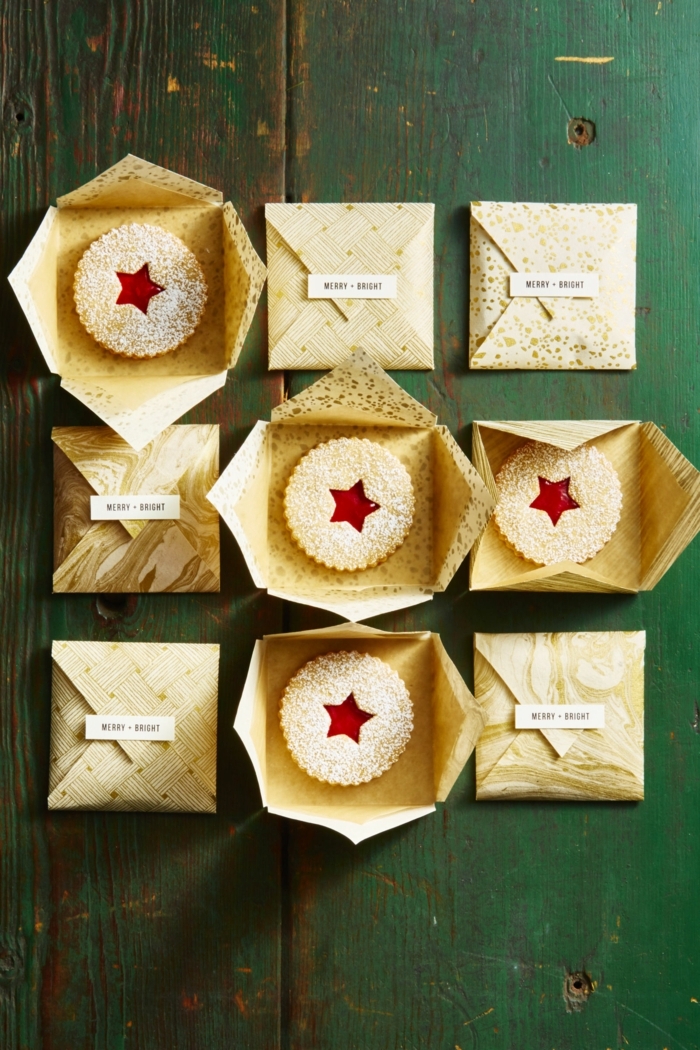 galletas de navidad, bonito regalo navideño, galleta oval con decoración de estrella, galletas empaquetadas en sobres