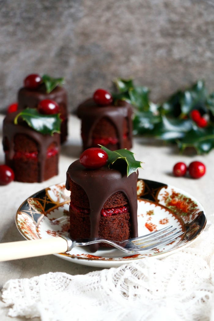 galletas navideñas, ideas saludables para la cena de navidad, postre de cacao y chocolate negro sin productos de origen animal