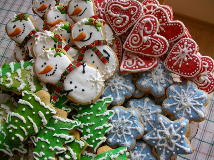 galletas faciles de hacer, ideas divertidas para navidad, galletas en forma de corazones, copos de nieve, árboles de navidad y copos de nieve