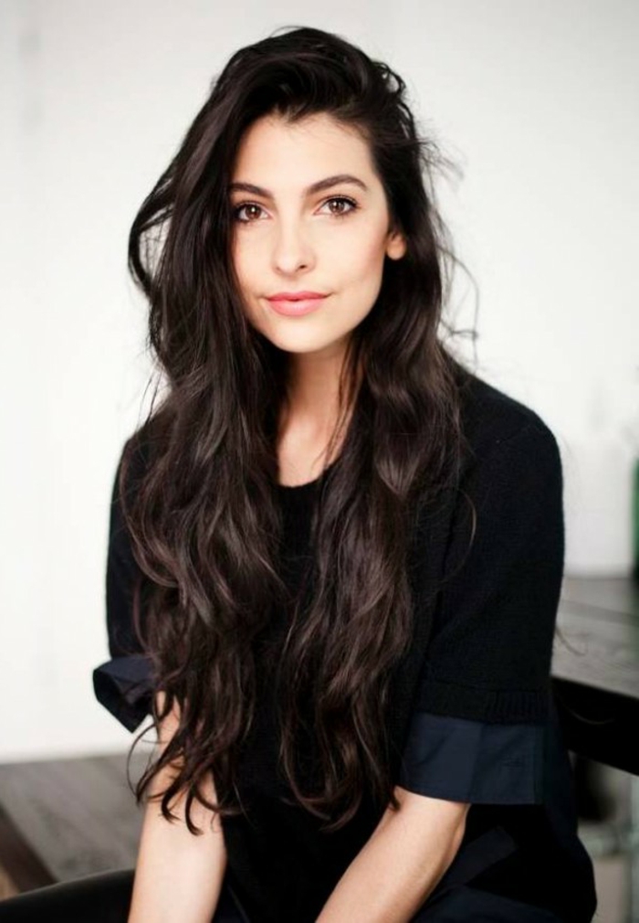With long dark hair. Anna Nooshin. Длинные темные волосы. Длиный волосы грузинка. Каштановые волнистые волосы.