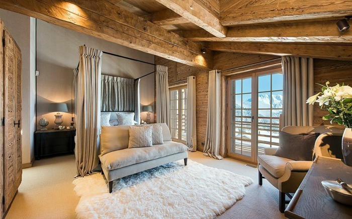 casitas de madera, dormitorio de lujo en colores claros, alfombra peluda acogedora en blanco, muebles y cortinas en gris