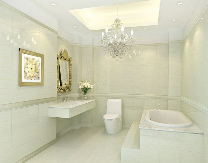 baños modernos, baño lujoso grande en beige, espejo con marco dorado, foto grande de flores color crema, lámpara de araña