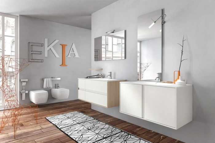 laminas decorativas, baño moderno con dos lavabos, suelo de madera, ventanal, decoración con letras grandes en blanco y naranjado