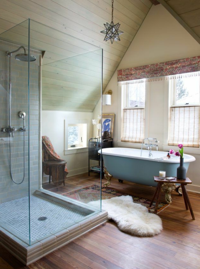 baños pequeños, ideas de baños eclécticos, bañera vintage, alfombra clásica, decoracion en estilo bohemio 