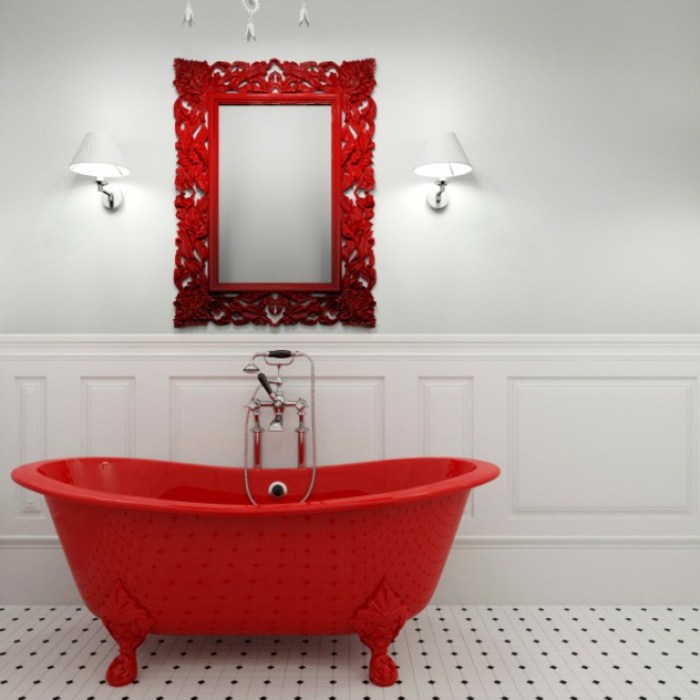 decoracion de baños, idea atrevida, baño en blanco con azulejos en puntos negro, bañera y espejo vintage en rojo 