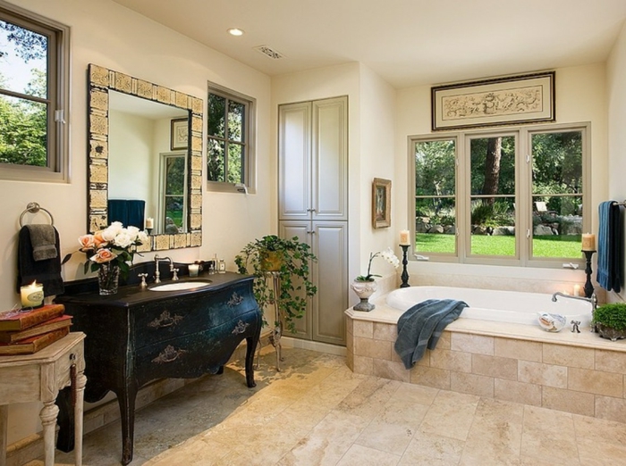 cuartos de baño modernos, baño ecléctico con detalles vintage, azulejos en beige, grande espejo retro 