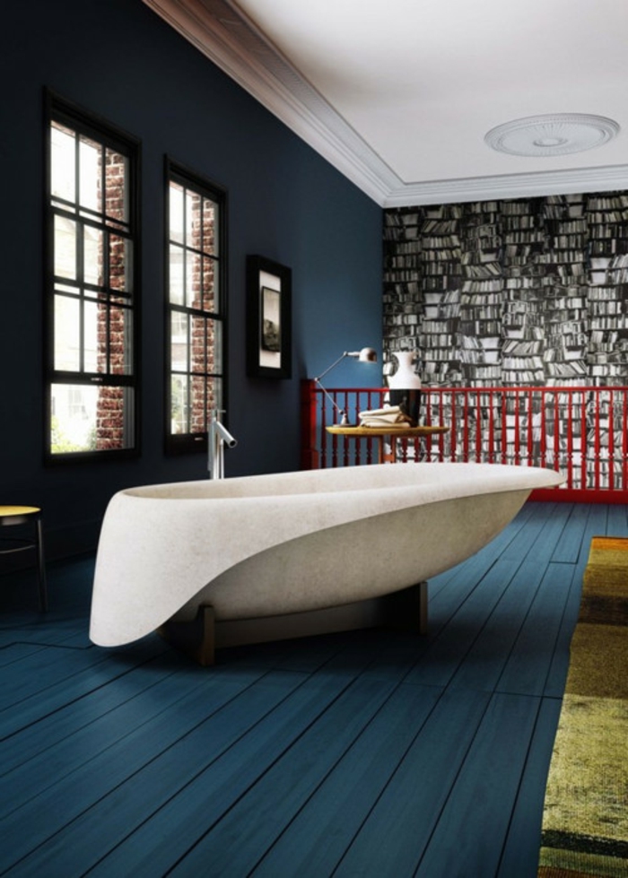decoración vintage, ideas para un baño moderno en espacio abierto, vinillo de pared con libros, interior en azul saturado
