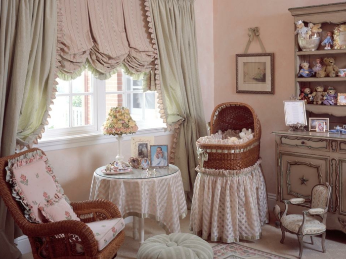 habitacion vintage, dormitorio infantil en rosado con muebles de mimbre y madera, cortinas vintage