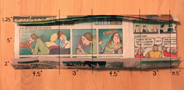 manualidades con carton, como hacer una bolsa de comic viejo, tutorial para doblar el papel paso a paso