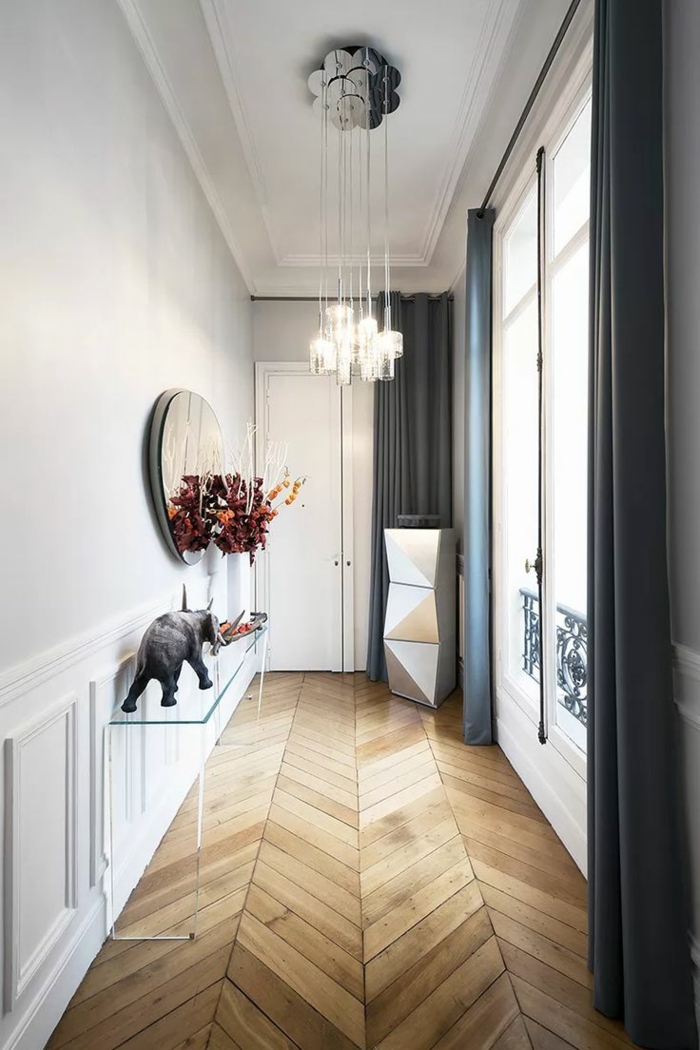 muebles recibidor, recibidor en el pasillo, aparador de vidrio, lámpara moderna colgante, decoración con figura de elefante y flores