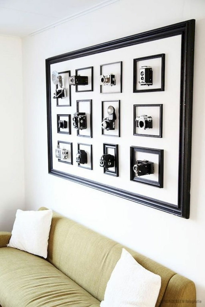 manualidades con fotos, interesante decoración para la pared, marco de madera pintado en negro con foto cameras decorativas