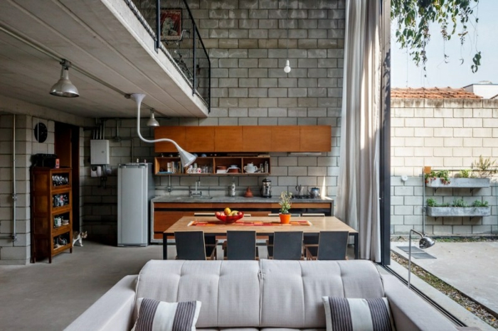 preciosa cocina con vista, piso dúplex amueblado de manera moderna con elementos en estilo industrial, ideas para cocinas baratas