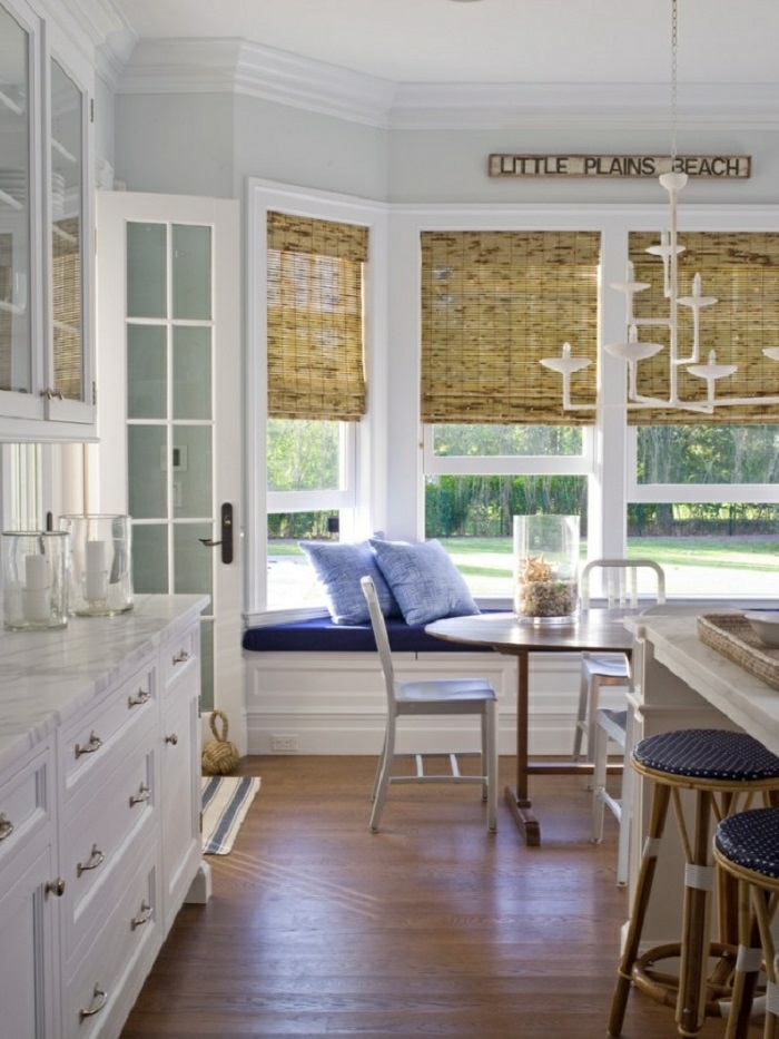 cortinas de cocina, propuesta con estores de bambu, ideales para cocinas en blanco, rincón para relac cerca de la ventana