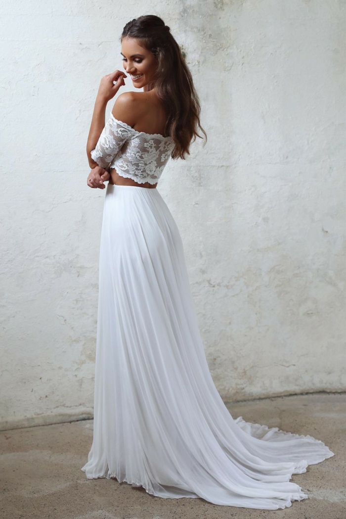 vestidos de novia sencillos, vestido de dos piezas, parte superior de encaje y falda en plisado, vestido en estilo ibicenco