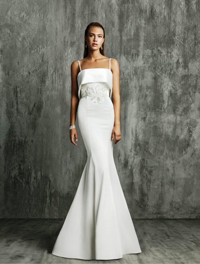 vestidos de novia sencillos, precioso vestido de diseño simple con líneas limpias y poca decoración, corte sirena y correas delgadas