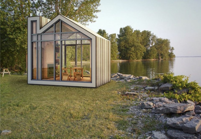 casas moviles, diseño atractivo de una casa pequeña con dos paredes de cristal, bonita vista al lago