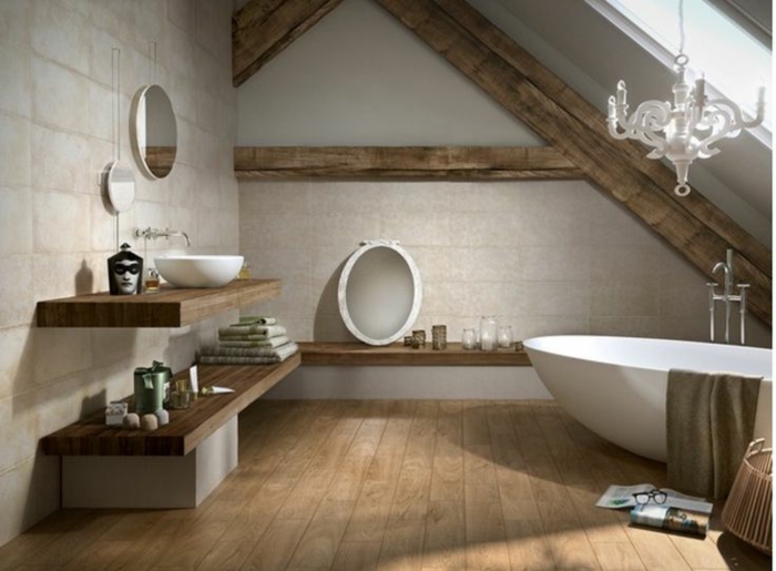 cuarto de baño con decoracion rustica, ambiente abuhardillado, suelo de madera y paredes con vigas de madera, bañera exenta oval 