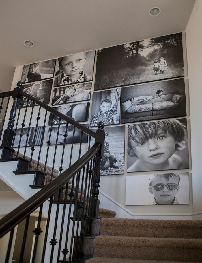 decoracion con fotos, escaleras modernas decoradas de grandes fotografías en blanco y negro sin marcos