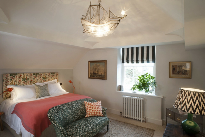 como usar colores habitacion como punto focal, estancia en estilo vintage, cama con cabecero original con motivos florales