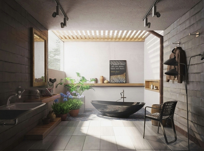 baño moderno con toque rústico, mucha luz natural, muebles de baño, bañera negra, espejo con marco de madera, macetas con flores, silla y chimenea pequeña