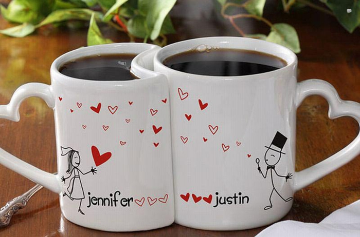 tazas de café románticas con dibujos y nombres, ideas para san valentin, asas en forma de corazon, porcelana blanco
