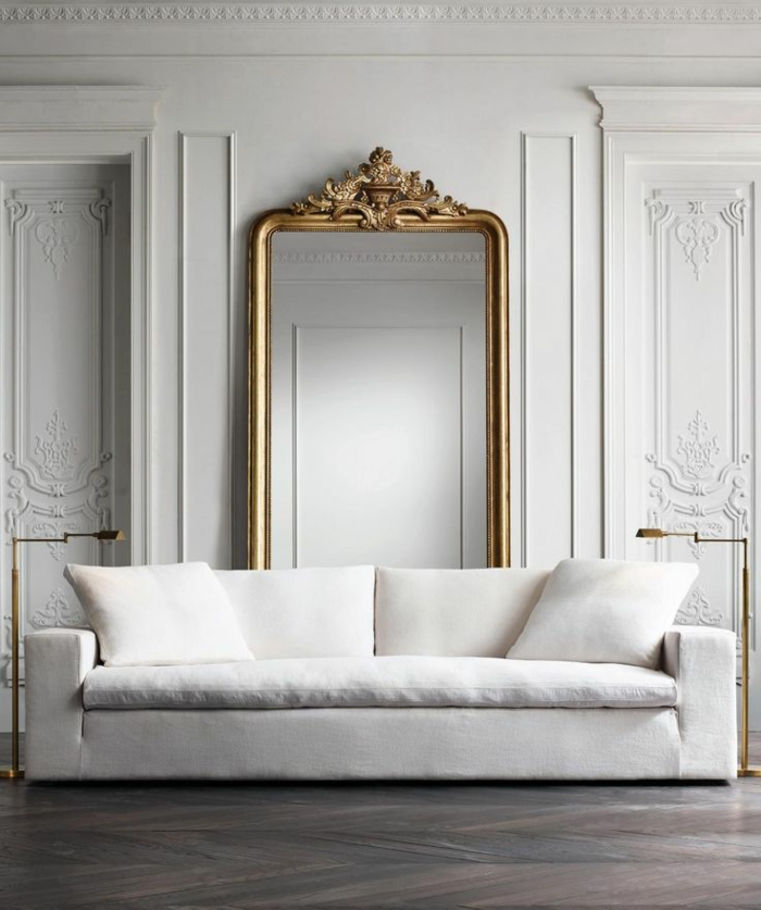 rincón con sofá de encanto, ideas de decoración con espejos para interiores en estilo vintage, sofá tapizada en capitoné color champán 