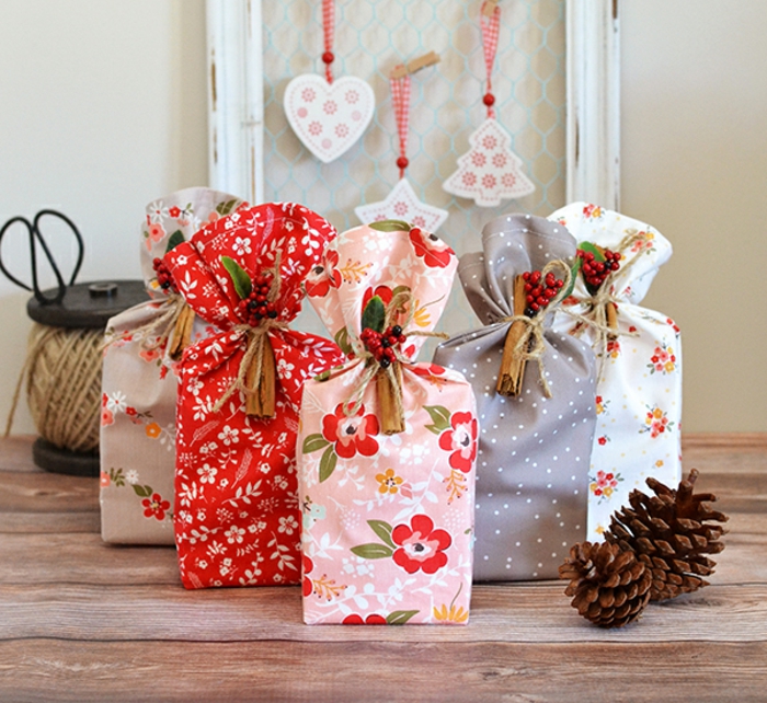 paquetes de regalo con embolso decorativo, cojines para bebes DIY, telas con estampados motivos florales paso a paso 