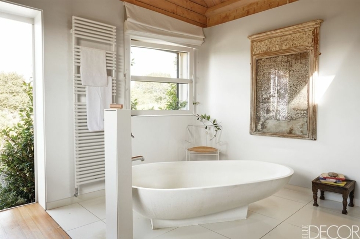 diseño de baño en estilo contemporáneo, baño de encanto decorado en blanco con decoración con espejos vintage 