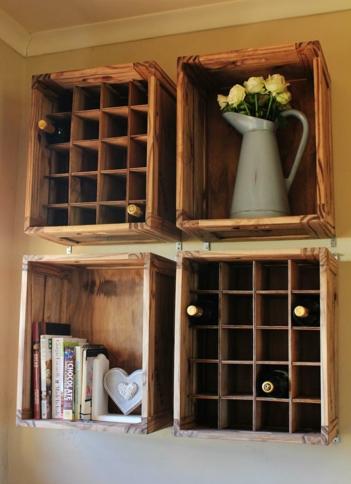 cuatro estantes flotantes hechos de cajas de madera, ideas para almacenar las botellas de vino en casa 