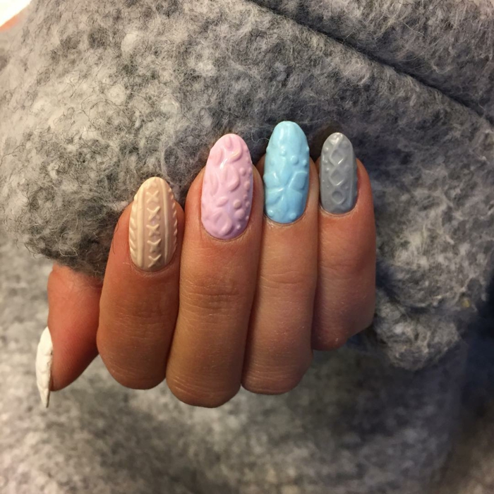 gel tridimensional en colores pastel, decoracion de uñas en tonos pastel del blanco, beige, rosa, azul y gris 