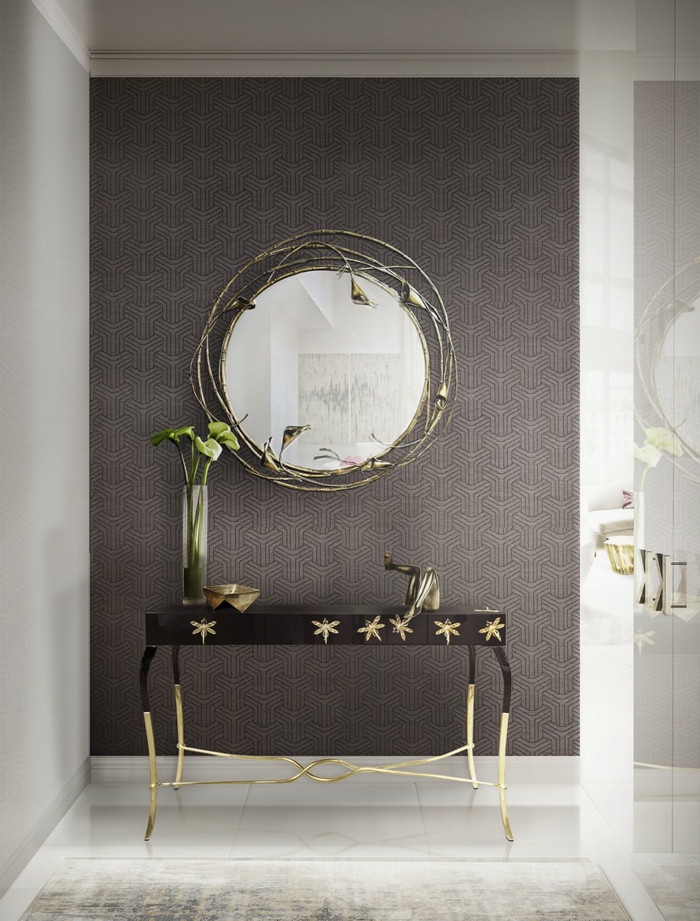 ideas bonitas con espejos para baños, espejo oval con marco espectacular, mesa pequeña ornamentada