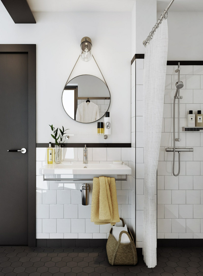 decoracion escandinava, decoracion baños pequeños, ducha de obra con cortina, espejo redondo, baldosas hexagonales y cuadras, marron y blanco