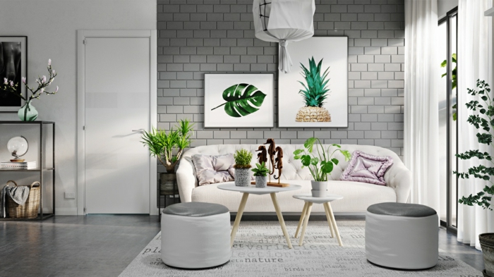 salon moderno con pared de ladrillo visto esmaltado, colores que combinan con gris, plantas verdes, sofá con cojines lilá, suelo laminado, luz natural, taburetes