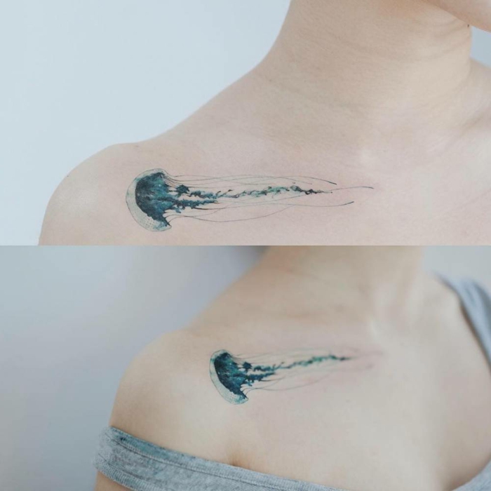 tatuaje en la clavícula para mujeres, tatuajes elegantes, colores acuarela aguamarina, medusa estilo realista