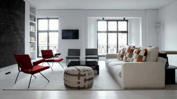 salon grande y espacioso, como decorar un salon en estilo minimalista, decoración en blanco, beige y rojo 