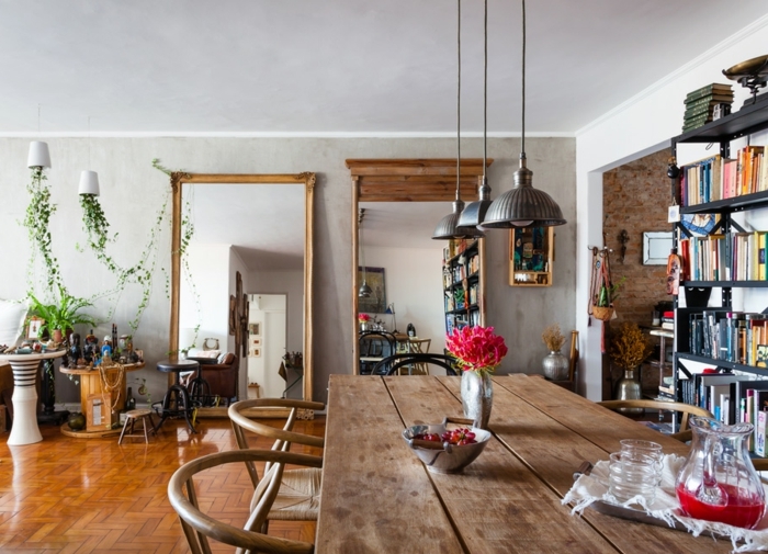 salón de encanto en estilo bohemio, comedor con mesa de madera vintage, ideas creativas sobre como decorar un salon comedor