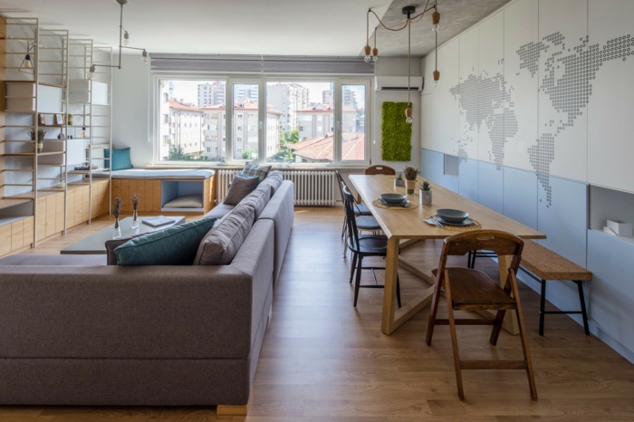 ingeniosa ideas sobre cómo decorar un salón comedor, paredes con vinilo decorativo, sofá de esquina y tonos claros 