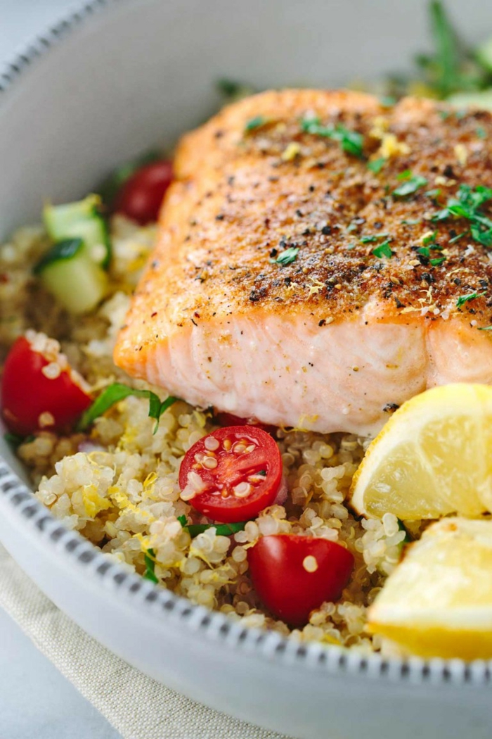 salmón con quinoa paso a paso, cenas saludables y ricas, recetas con quinoa y verduras saludables