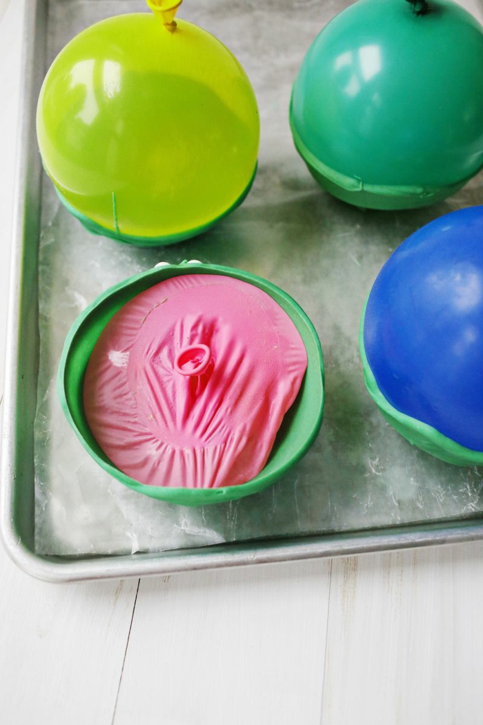 manualidades con globos paso a paso, decoración con globos hecha a mano, como hacer un bol de chocolate 