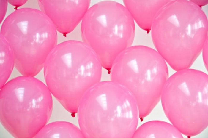como hacer un arco de globos en forma de corazón paso a paso, globos cumpleaños en color rosa 